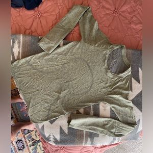 Lululemon swiftly tech long sleeve 2.0. Size 4.